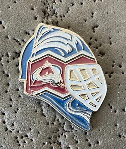 Colorado Avalanche Goalie Mask NHL Hockey Pin - Bild 1 von 2