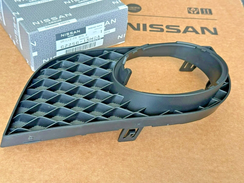 Cubierta de lámpara antiniebla derecha OEM INFINITI G25 G37 Q40 SPORT 62256-1NH0A Foto 1 de 4