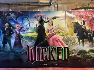 Standee/Display WICKED Ariana Grande 375cmx195cm - Photo 1/4