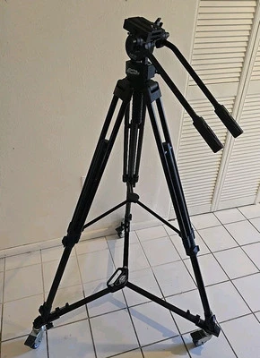 Davis Sanford Professional Provista 7518B Aluminum Tripod with FM18^2 Fluid Head - Image 1 of 4