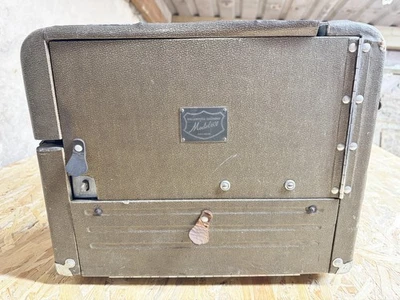 PROIETTORE PELLICOLA VINTAGE BELL & HOWELL GAUMONT MODELLO 601 16MM MADE IN ENGLAND - Immagine 1 di 4