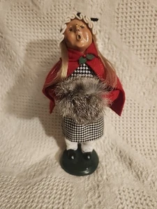 Byers Choice 2001 Sensational Holiday Victorian Girl with Muff - Picture 1 of 10