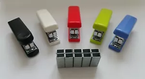 PINZATRICE MINI-10 GRATUITA 1000 GRAFFETTE CON RIMOZIONE GRAFFETTE GANCIO UFFICIO pinze verdi - Foto 1 di 5