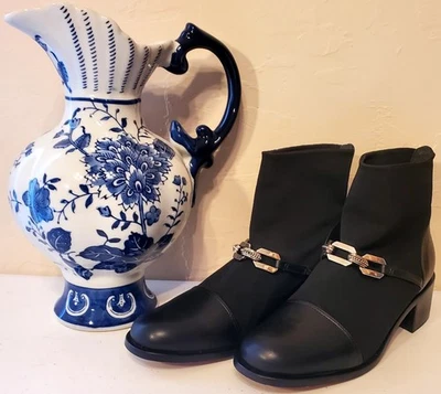 Botas ecuestres Brighton de cuero negras para mujer con cadena de 6 eslabones elásticos Foto 1 de 4