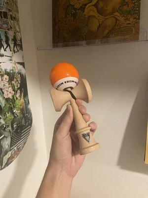 Juguete Kendama KROM POP Cromo Pop LOL Pegajoso Transparente (Naranja) Kendama Usado Una Vez Foto 1 de 4