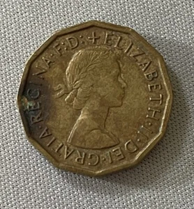 1963 UK Great Britain 3 Pence Thruppence Thrupenny Queen Elizabeth II Coin (63m) - Picture 1 of 2