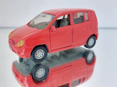 CM Toys Hyundai Atos in rosso su giocattoli 1:35 CM - Immagine 1 di 4