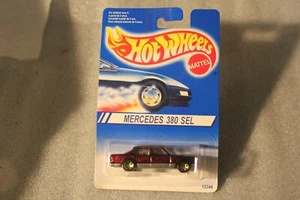 1994 HOT WHEELS INTERNATIONAL CARD BURGUNDY MERCEDES SEL 7 SPOKE GOLD RIMS 12346 - Picture 1 of 2