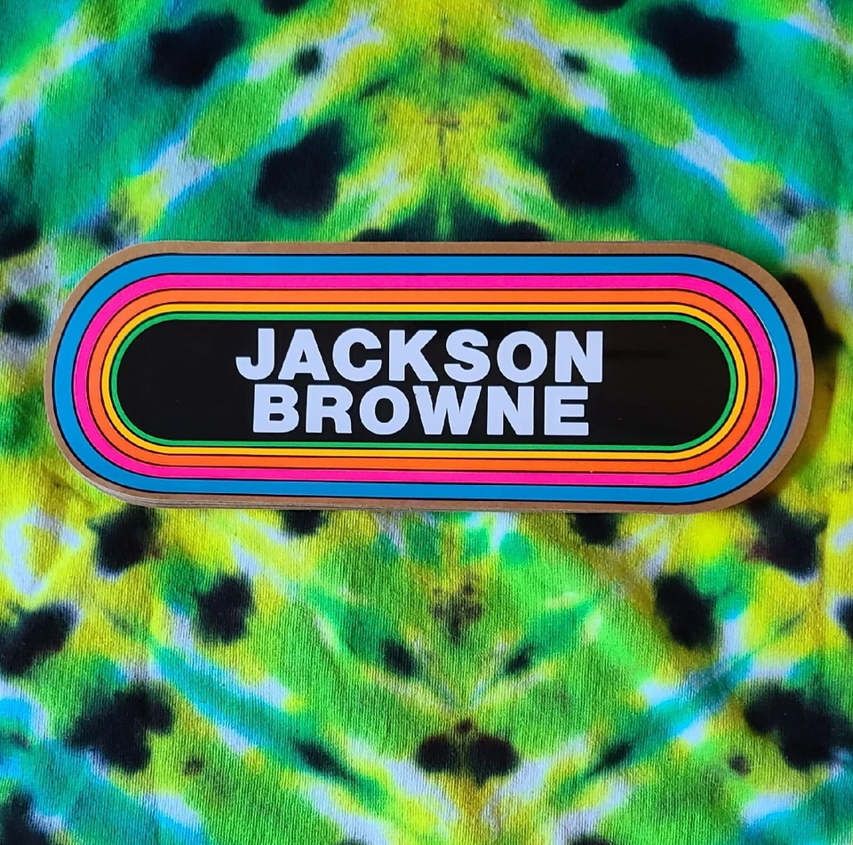 JACKSON BROWN KLOS 95.5 Vintage Años 80 Arco Iris Parachoques Calcomanía Estilo Antiguo Foto 1 de 1
