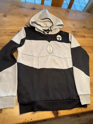 Our Her Universe Star Wars Mandalorian Armor sudadera con capucha negra gris sable oscuro pequeña Foto 1 de 4