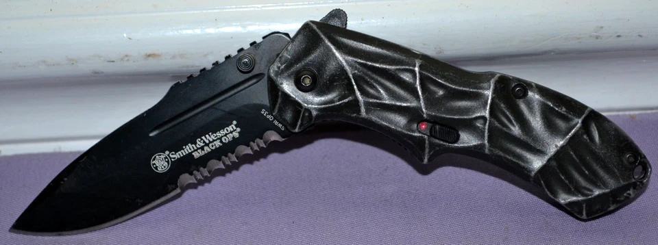 Smith & Wesson Black Ops SWBLOP3S Assisted Opening Folding Knife - Great - Image 1 of 4