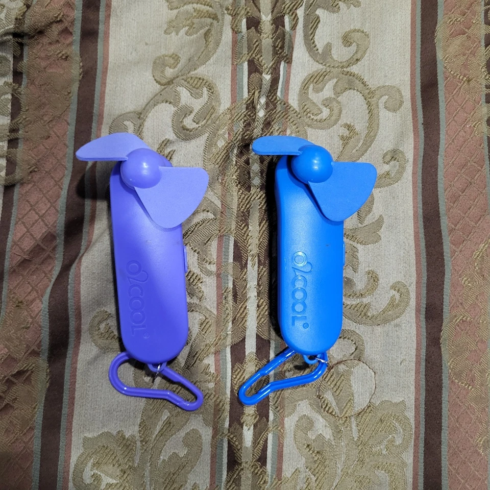 02Cool Juego de ventiladores de bolsillo portátiles púrpura y azul (2 ventiladores) Foto 1 de 4