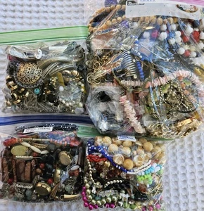 Riesige 10 Pfund Mix Perlen Charms Fundstücke Trödel Schmuckherstellung Handwerk Posten nicht tragbar - Bild 1 von 19