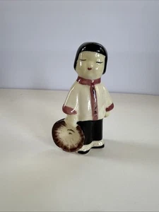 Estatuilla de cerámica de niña asiática de Japón de colección con sombrero de 4 1/2" niña china - Imagen 1 de 17
