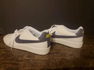 Scarpe sneakers uomo Nike Court Royale bianco grigio taglia 12 nuove 749747-105 nuove - Foto 1 di 5