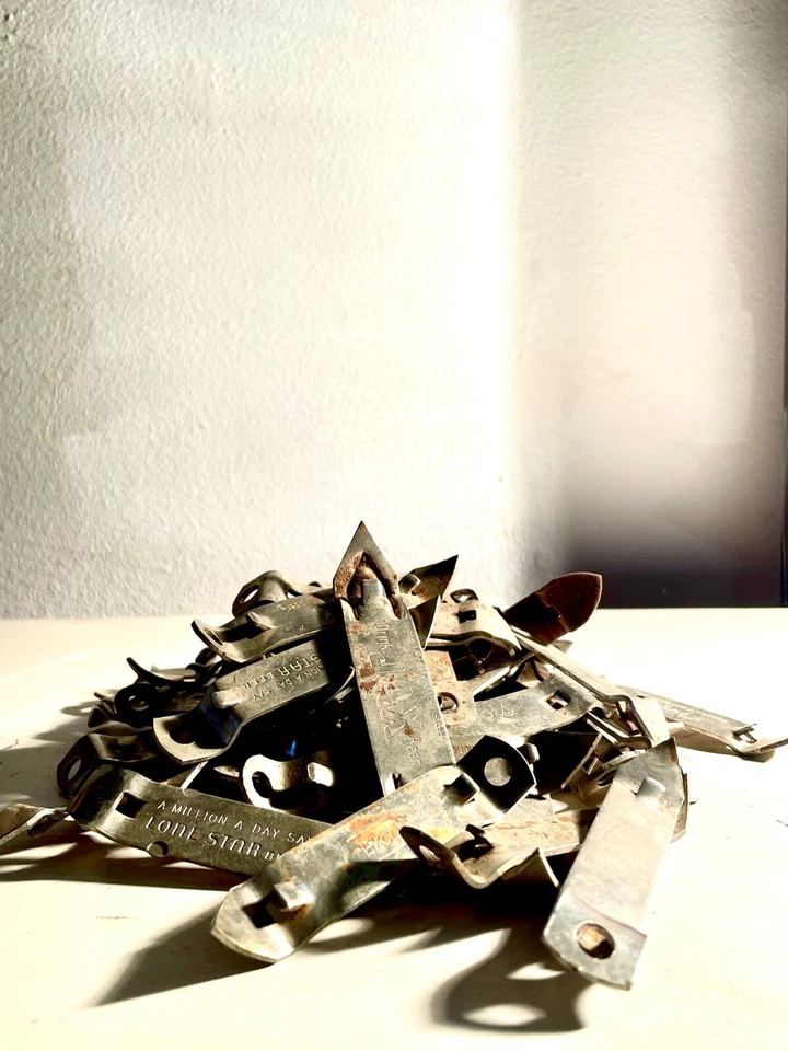 Lote de 50+ abridores de latas vintage Coors Lone Star Ekco Pinkies Acme Beer Foto 1 de 4