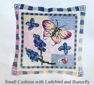 * Kit de punto de cruz contado DMC ~ COJÍN LADYBIRD Y MARIPOSA ~ 5 X 5 NUEVO EN PAQUETE  - Imagen 1 de 3