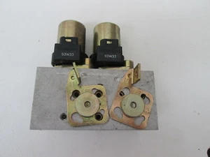 Mercedes-Benz W129 SL Ventil Verdeckhydraulik Mittelsäule rechts A1298002278 - Bild 1 von 3