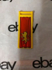Lego 7x3 FLAG Gold Lion & Snake Pattern Harry Potter Castle 4709. Bx2 - Picture 1 of 1