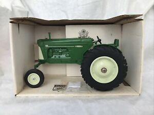 Spec Cast Oliver 880 Green 1/16 Scale Die Cast Replica Collector Model