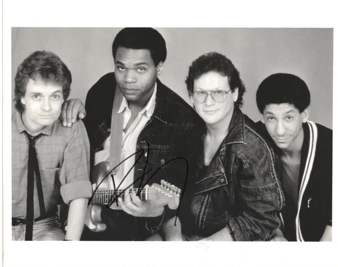 ROBERT CRAY - Signed 10x8 Photograph - MUSIC - SINGER Cover