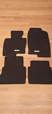 Juego de alfombrillas delanteras y traseras originales para todo tipo de clima Mazda CX-5 OEM (KBG6-V0-350) Foto 1 de 4