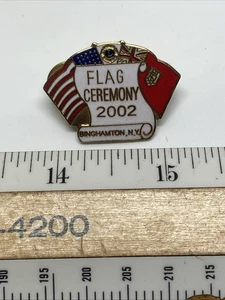 Prendedor vintage 2002 ceremonia bandera Binghamton NY Lions Club banderas de Estados Unidos - Imagen 1 de 2
