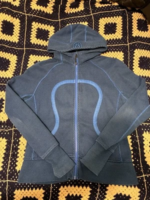 Lululemon Hoodie Womens 12 Scuba Full Zip Sweatshirt Thumbholes Blue Black AOP - Image 1 of 4