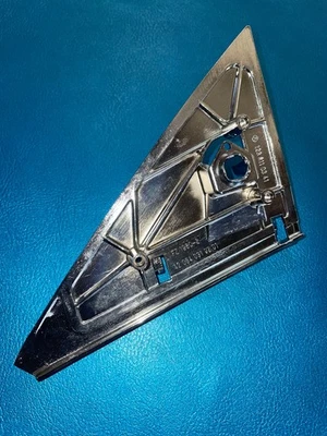 Placa de montaje de espejo retrovisor puerta Mercedes-Benz LH - 123-811-03-41 - para 300TD 1985 Foto 1 de 4