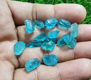 Schmuck für seltene blaue Farbe Apatit roh 15 Teile Lot Größe 10-12 mm lose Edelsteine - Bild 1 von 7