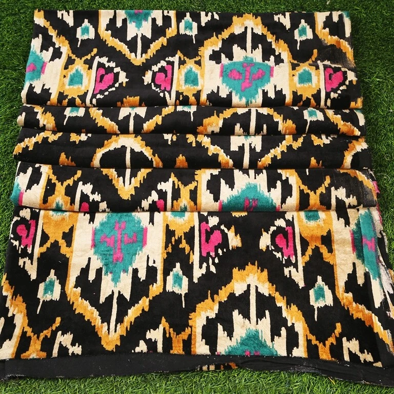 Tela para hacer vestidos negra suave tapicería hippie de terciopelo con estampado Ikat indio de lujo Foto 1 de 4