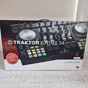 Native Instruments Traktor Kontrol S4 MK2 DJ Controller 4 canali USB test audio - Foto 1 di 12