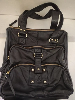 Bolsa de mão Gianni Bini couro preto macio.  Bolsos com zíper e fecho magnético. - Imagem 1 de 4
