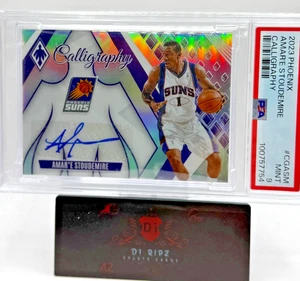 2023-24 Panini Phoenix - Calligrafia Amare Stoudemire #CG-ASM Viola /75 (AU) - Foto 1 di 3
