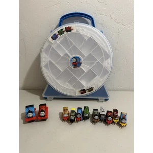 Lote de 11 miniaturas de Thomas The Train & Friends con estuche de almacenamiento de transporte - Imagen 1 de 8