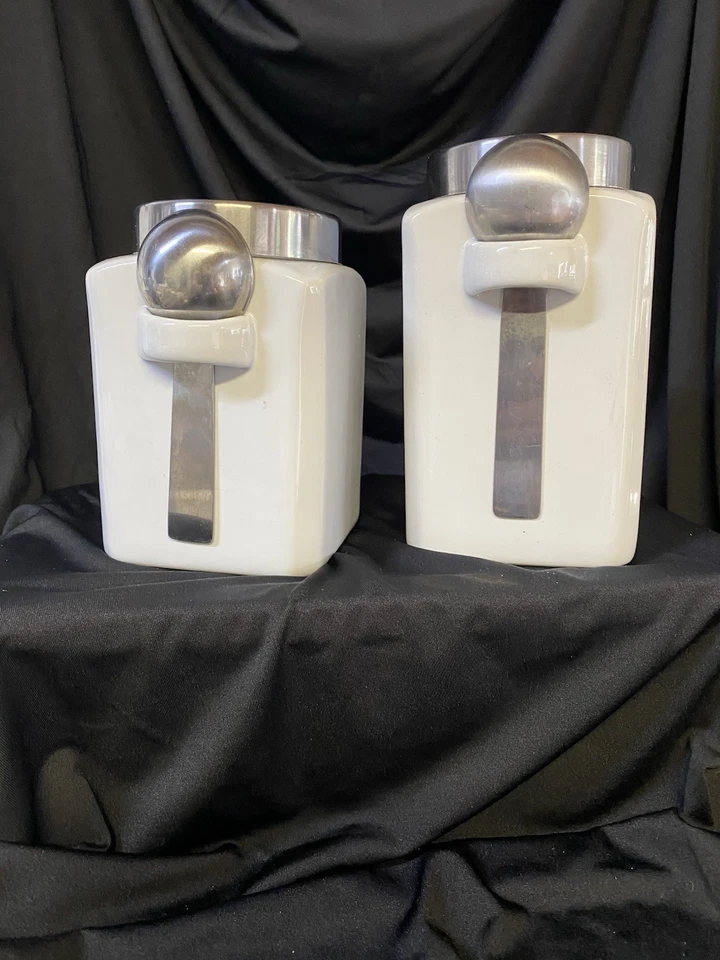 Juego de 2 tarros de almacenamiento de cerámica con tapas metálicas Foto 1 de 1