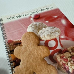 We Energies Cookie Book 2010 - 33 Color Pages - 33 Recipes - Picture 1 of 5