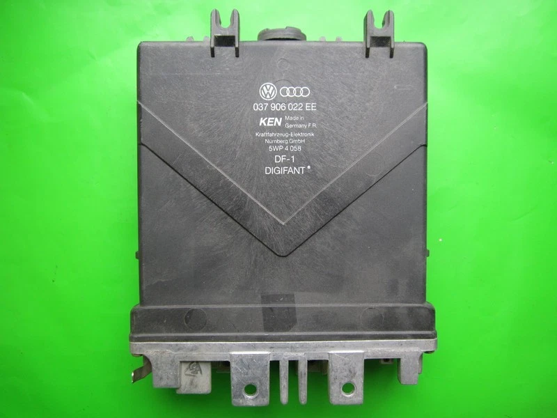 ECU Engine Control Unit Audi 100 2.0 037906022EE 5WP4058 - Immagine 1 di 1