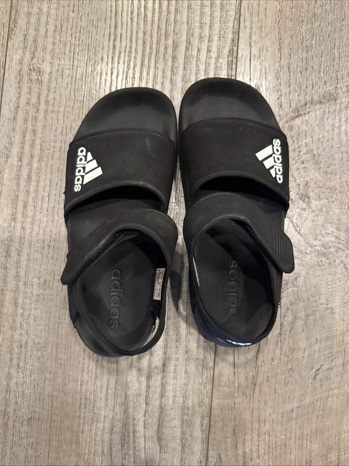 Sandálias Adidas Youth tamanho 3 - Imagem 1 de 1