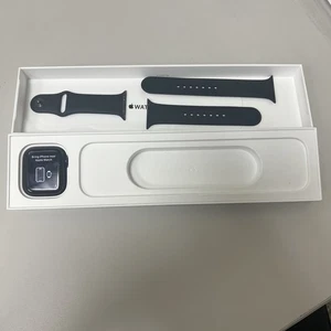 Apple Watch Series 7 45mm Bleu nuit avec bracelet sport - Boîtier aluminium - Occasion - Photo 1 sur 7