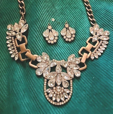 Juego de collar y pendientes gruesos de diamantes de imitación con acabado de bronce.  Bonito sin marca Foto 1 de 4