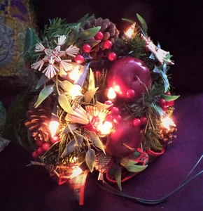 Weihnachtsstrauß bleuchtet, Bunt mit unechten Äpfeln, Stohsternen,mit Stecker - Bild 1 von 5
