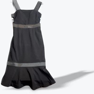 Vestido maxi feminino Finders Keepers preto listra metálica recorte elástico grande - Imagem 1 de 4