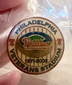 PHILLIES PIN 1971-2003 VETERANS STADIUM CLOSING LAST SEASON **RARE** - Picture 1 of 2