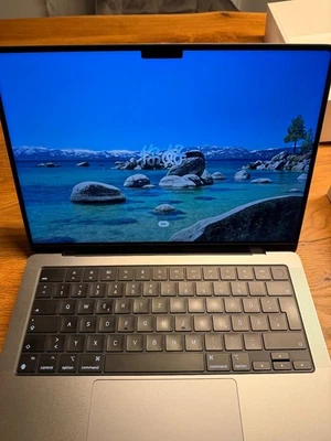 Apple MacBook Pro 14 Zoll (512GB SSD, M3, 8GB) Laptop - Space Grau - MTL73D/A... - Bild 1 von 4