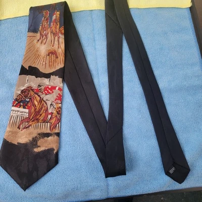 Corbata 100 % poliéster Marco Polo estilo italiano con tema de carreras de caballos Foto 1 de 4