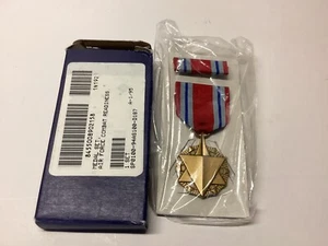 US Vietnam War Air Force Medal GREAT SHAPE! - Picture 1 of 1