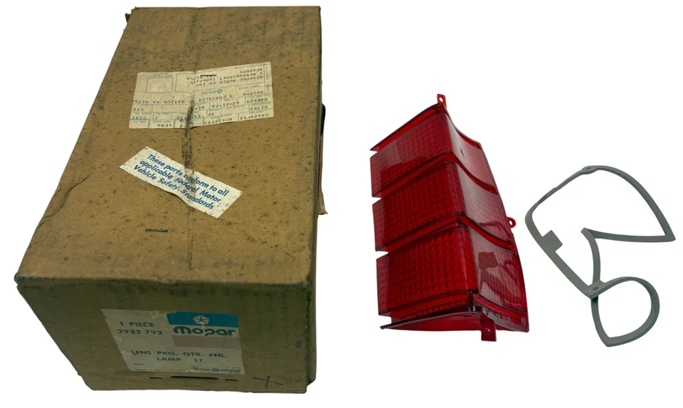 Lente de luz trasera izquierda para Chrysler Town & Country 1969-71 #2932793 Foto 1 de 1