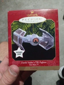 Hallmark Star Wars Darth Vader's TIE Fighter Magic Ornament Features Light - Bild 1 von 1