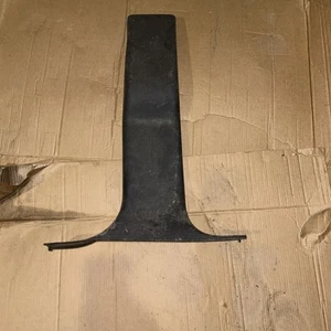 2007-13 Tahoe SUBURBAN Yukon ESCALADE B PILLAR LOWER RIGHT RH - Picture 1 of 2